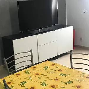 Boomerang House - Airport, Center & Beach Apartment